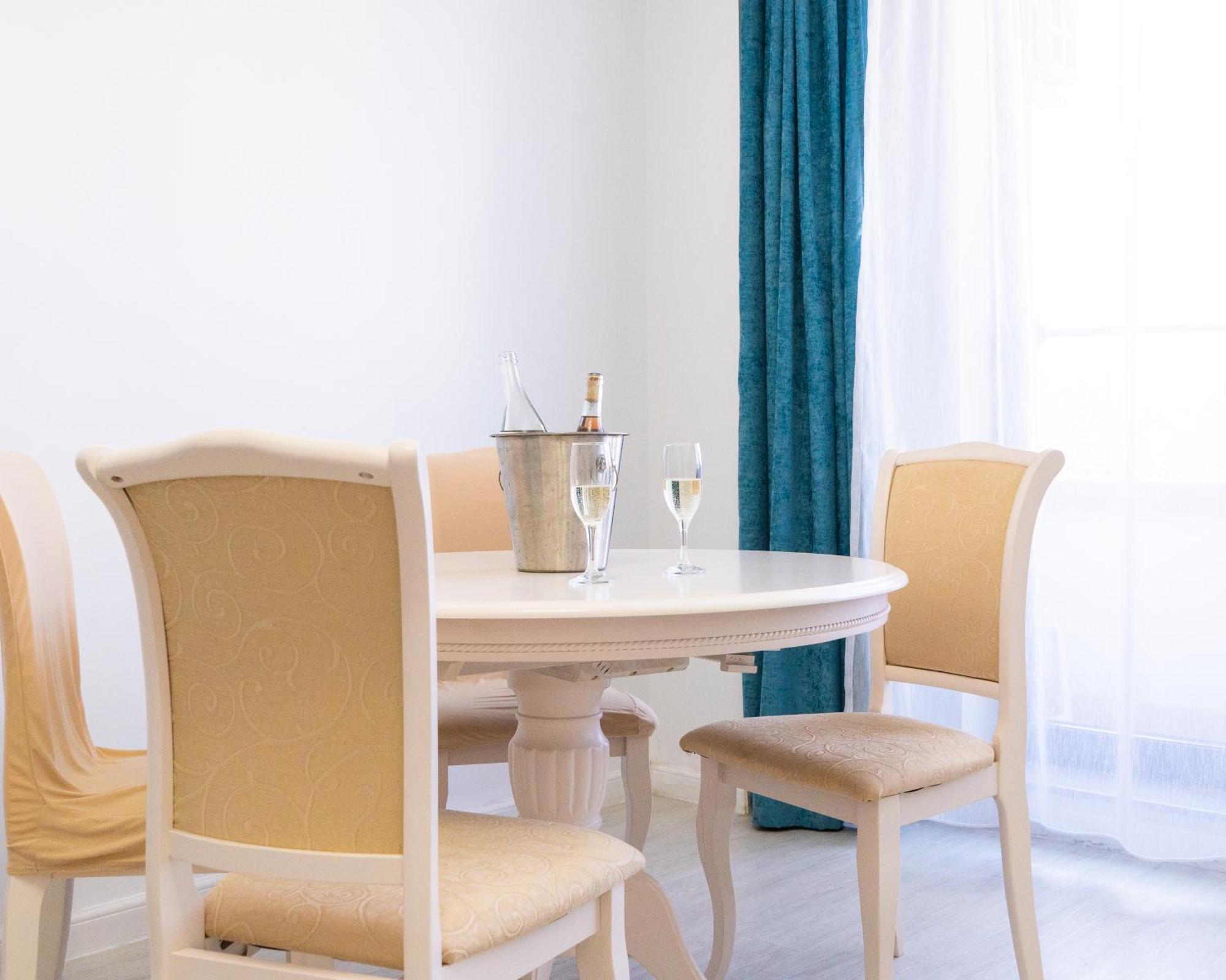 Alexis Spacious Classic Apartment Mamaia Buitenkant foto